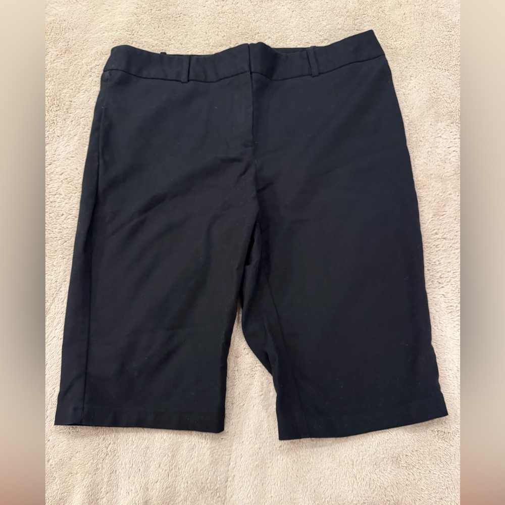 Liz Claiborne Black Women's Bermudas Size 14